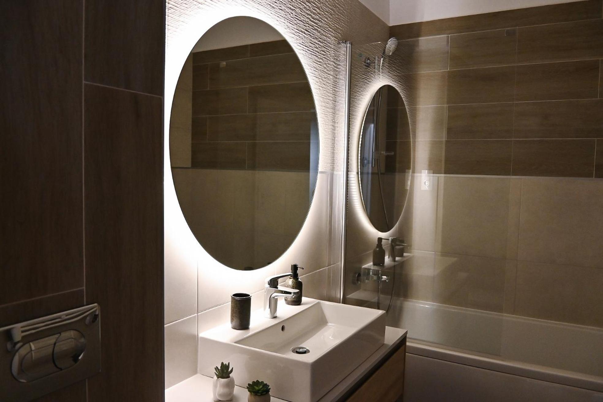 Urban Plaza - Apartment *