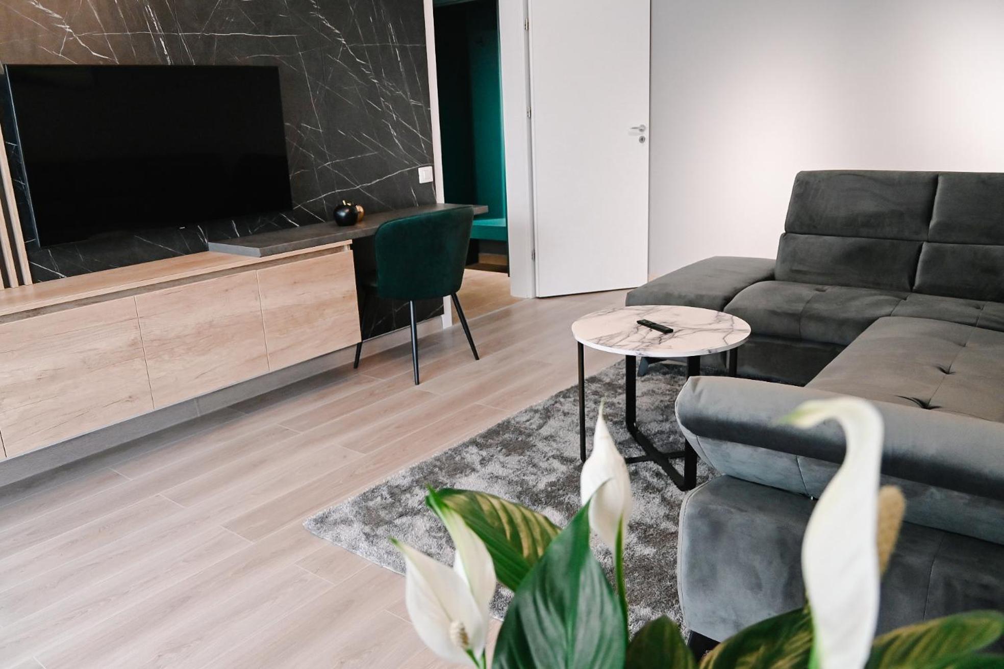 Urban Plaza - Apartment *